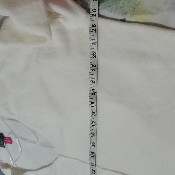 NWT Vince Camuto Soft V Neck White Color Paradox Sweater Size XL - Picture 9 of 10